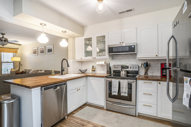 Kitchen - 1261 Marshview Dr