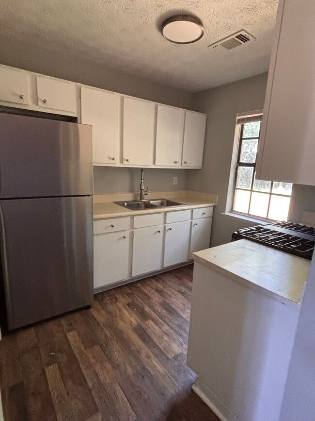 Foto del edificio - 821 W Edgemont Ave