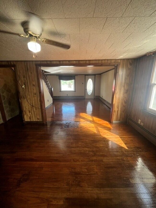 Building Photo - 444 E Bertsch St