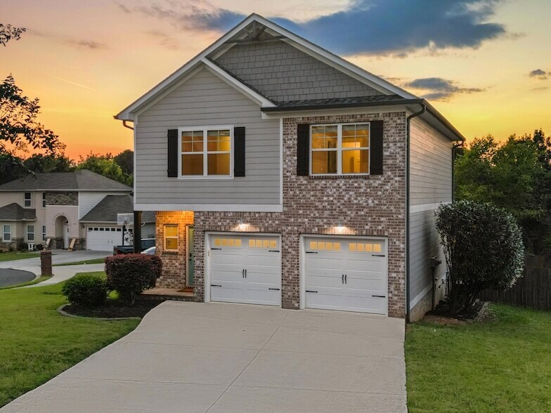 Foto principal - 718 Windrush Loop