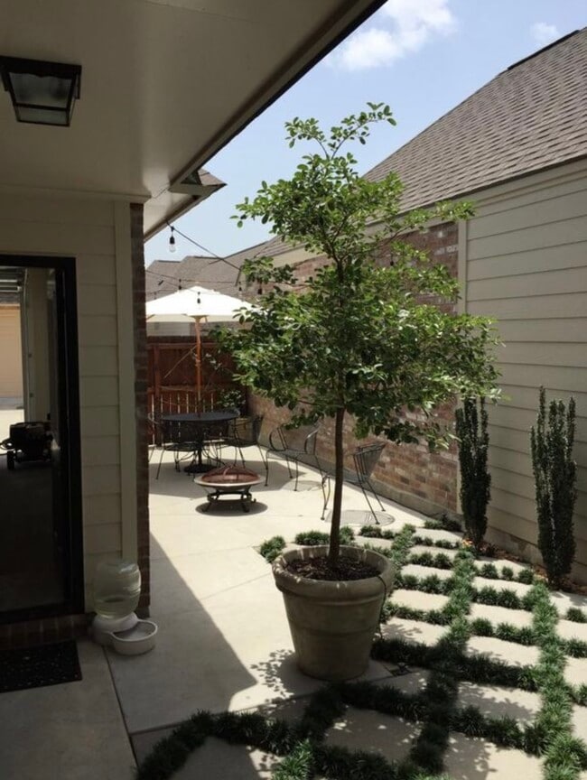 Building Photo - 14321 Villa Grove Dr