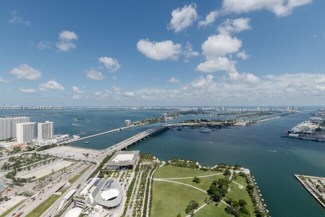 Building Photo - 900 Biscayne Blvd