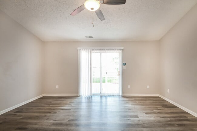 Foto del edificio - 1441 Cypress Dr