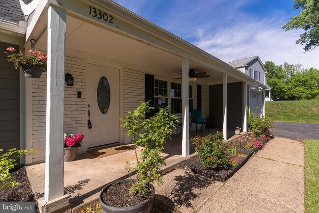 Foto del edificio - 13302 Point Pleasant Dr