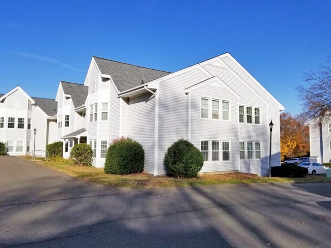 Building Photo - 22 Greenview Ln
