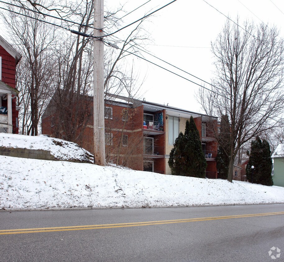 Building Photo - Summit Street Apartments