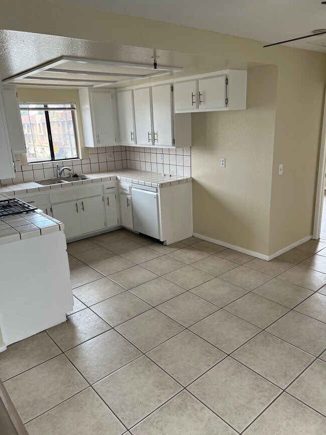 Foto del edificio - 3301 W 139th St
