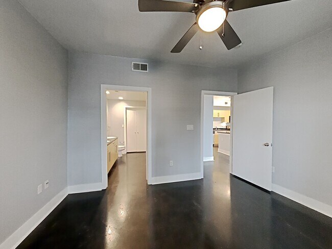 Foto del edificio - 4605 Cedar Springs Rd