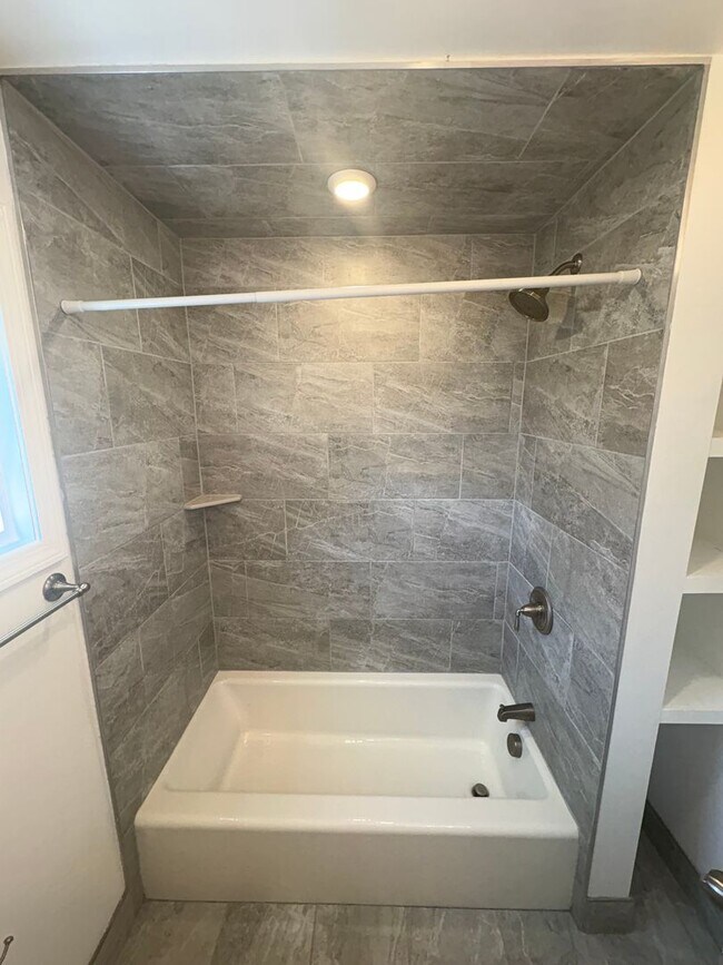 Foto del edificio - LYNN/BOSTON NO BROKER FEES! BRAND NEW FULLY RENOVATED ONE BEDROOM UNIT IN TOP COMMUTER LOCATION!