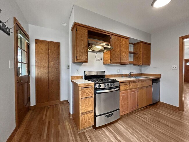 Foto del edificio - 879 19th Ave SE