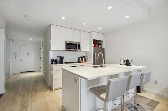 Foto del edificio - 3 bedroom in NEW YORK NY 10038
