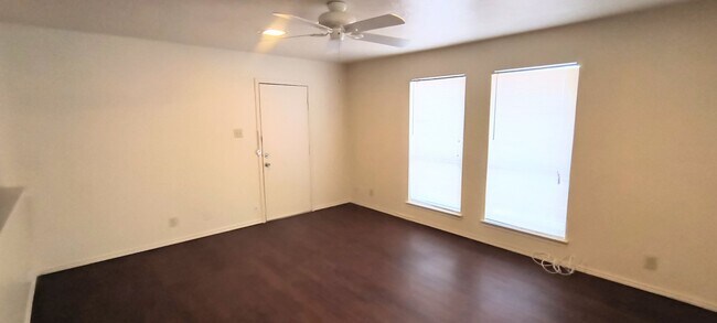 Foto del edificio - 2 bedroom 2 bathroom duplex in North Denton