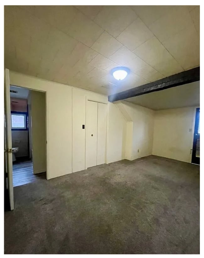 Bedroom 2 or Common Area - 407 Park Ave