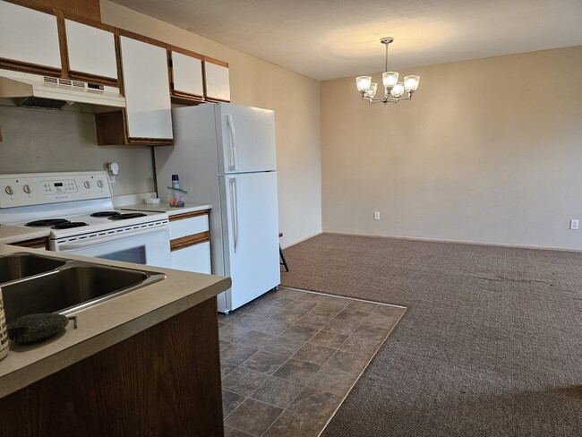 Building Photo - 45669 McIntosh Dr