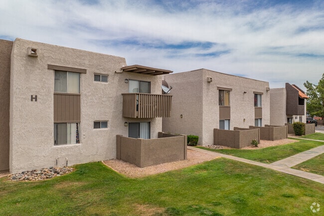Building Photo - Madera at Metro
