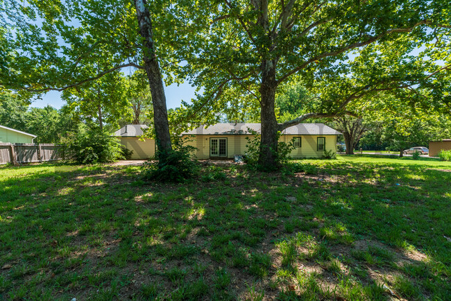 Building Photo - 7447 S Ida