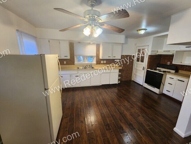 Foto del edificio - You can't miss out on this 2 bedroom 1 1/2...
