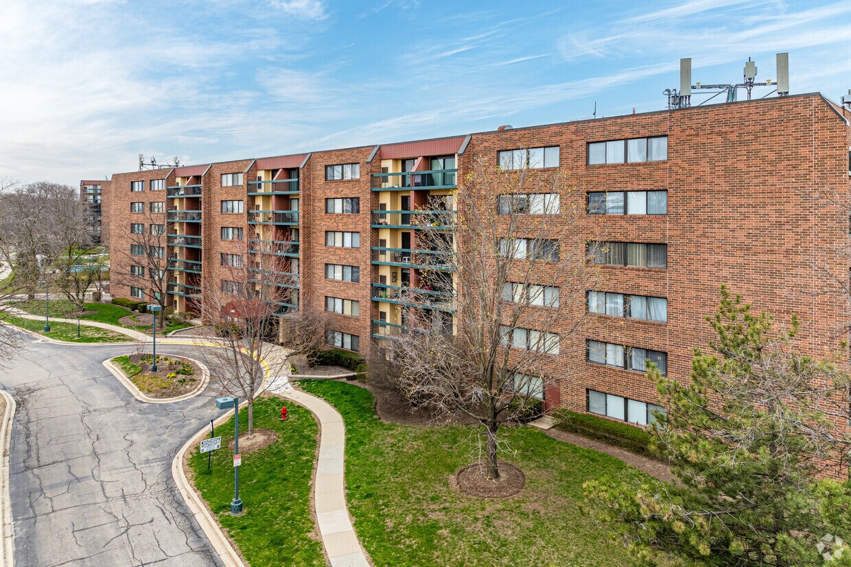 Primary Image - Huntington Grove Condominiums