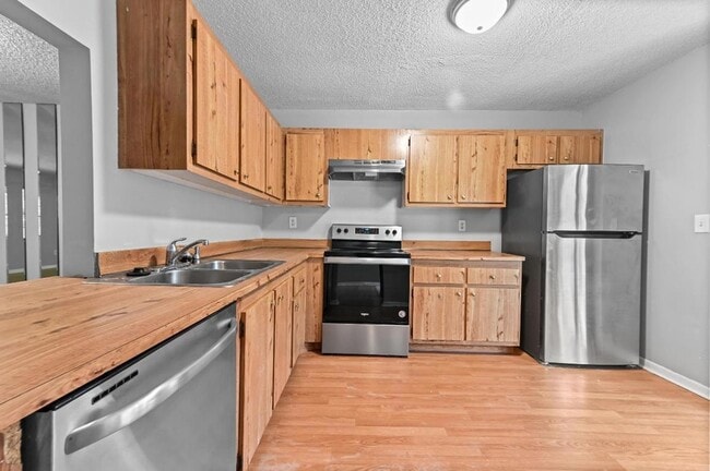 Building Photo - 81 Westecunk Dr