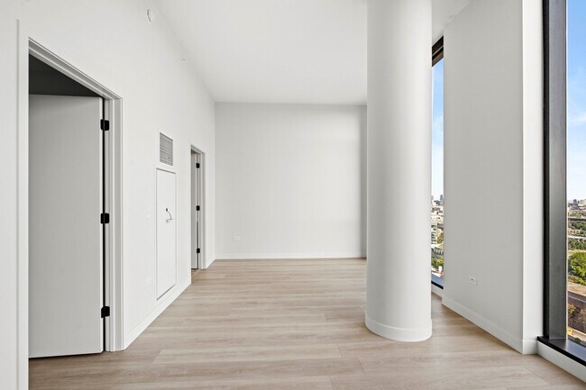 Building Photo - 1096 W Van Buren St