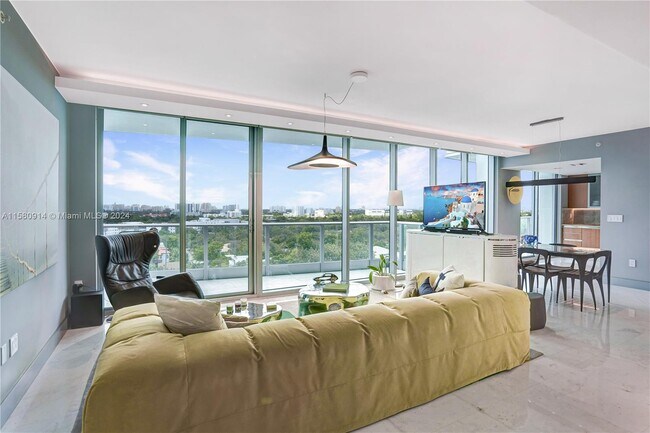 Building Photo - 2627 S Bayshore Dr