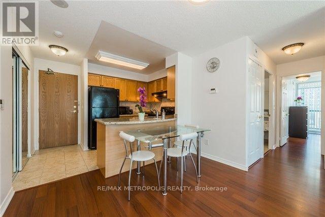 Photo du bâtiment - 5500-5500 Yonge St