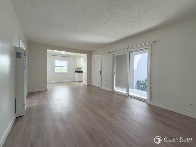 Building Photo - 1 Bedroom Apartment for Rent in Midtown Ve...