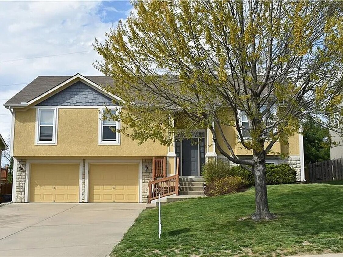 Primary Photo - 732 Highland Dr