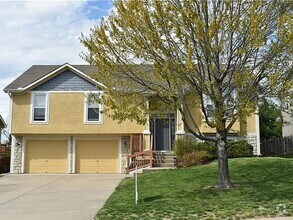 Building Photo - 732 Highland Dr