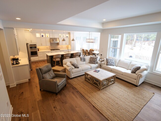 Building Photo - 7 Monterey Ct