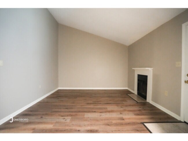 Foto del edificio - Lakewood Apartments: Premium location