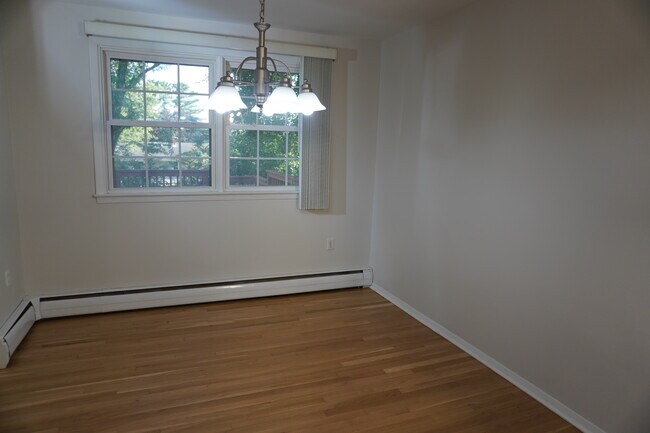 Foto del edificio - 239 E Timonium Rd