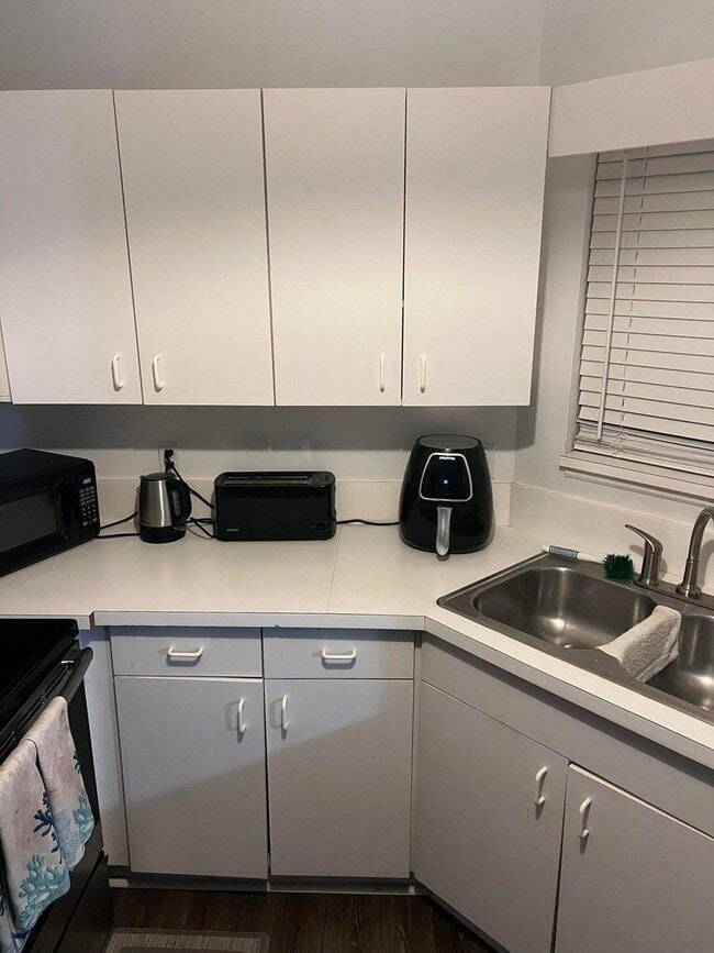 Foto del edificio - 2825 Stoneway Ln