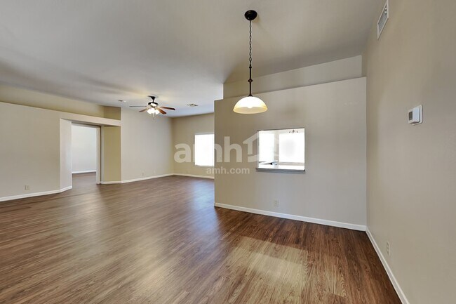 Foto del edificio - 10235 W Missouri Ave