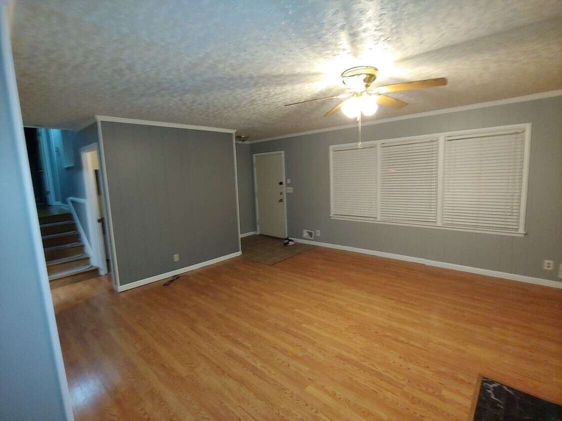 Surprisingly large house on an acre House Rental in Independence, MO