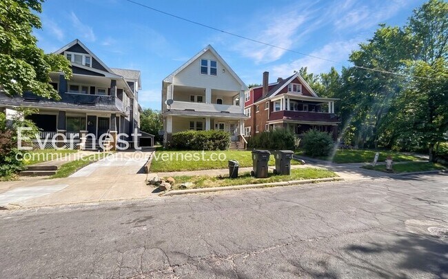 Building Photo - 3411 Beechwood Ave