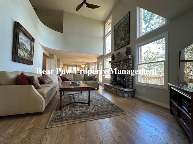 Building Photo - Magnificent Home in The Ridge!!