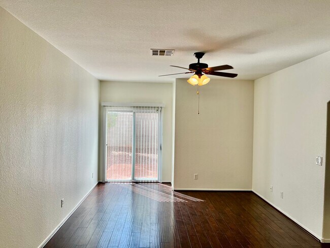 Foto del edificio - 8877 Happy Stream Ave