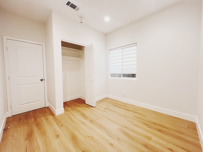 Foto del edificio - 10398 Ballard Dr