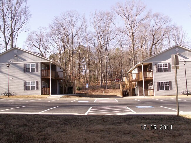 Foto del edificio - 7402 Courtyard Dr