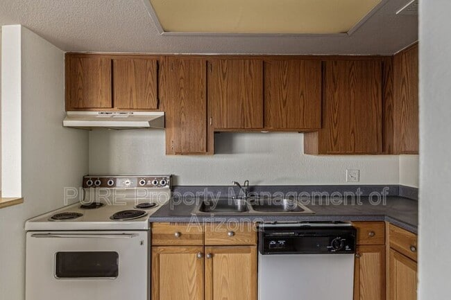 Building Photo - 700 W University Dr