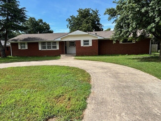 Building Photo - (3) Bed/(2) Bath with Storm Shelter and Mo...