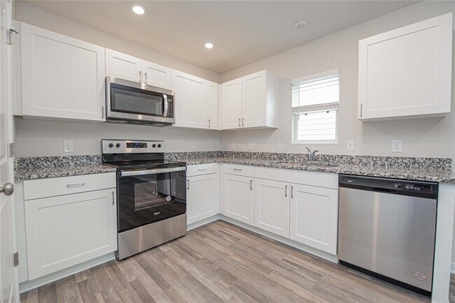 Building Photo - 15555 Taylorcrest Dr