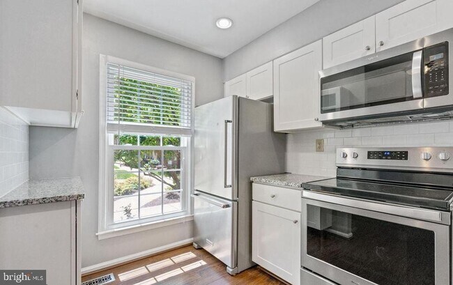 Building Photo - 2522 S Arlington Mill Dr