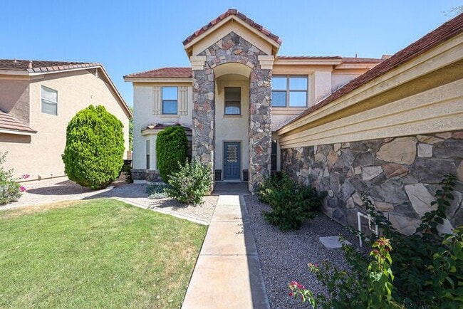 Building Photo - Introducing a stunning 4-bedroom, 2.5-bath...