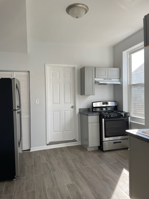 Kitchen - 1527 W 18th St