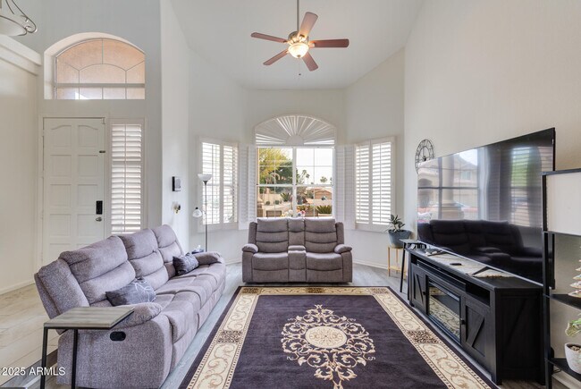 Foto del edificio - 5940 W Robinson Way