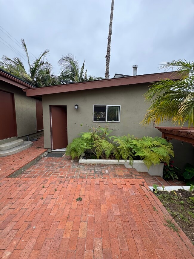 Building Photo - 705 Arden Dr