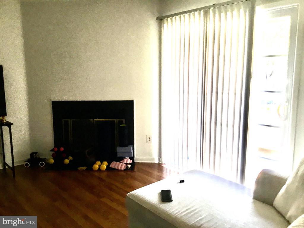 Foto del edificio - 305 Trinity Ct