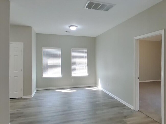 Foto del edificio - 5703 Straight Way